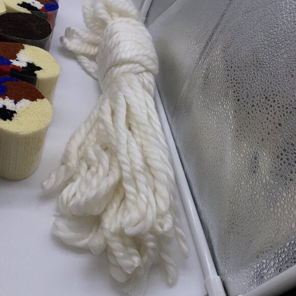 Betty’s 3 Dimensional Latch Hook Rug Swallows 3D272 Kit Birds Vintage Canada - Picture 8 of 16